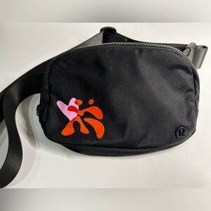Lululemon everywhere belt bag 1 l pride black